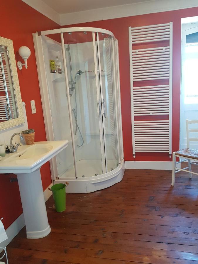Le Bearn Sous Les Toits Bed and Breakfast Nay  Exteriör bild