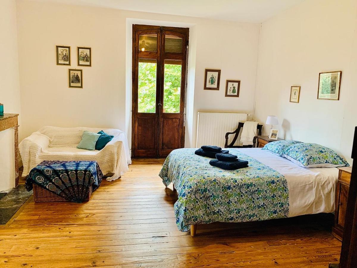 Le Bearn Sous Les Toits Bed and Breakfast Nay  Exteriör bild